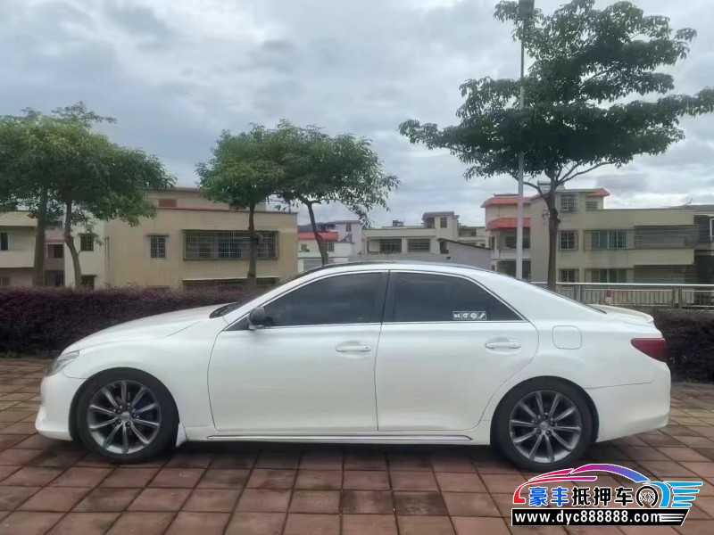 15年丰田锐志轿车抵押车出售