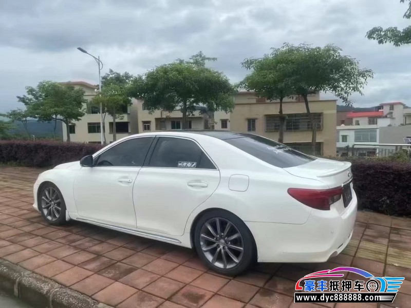 15年丰田锐志轿车抵押车出售