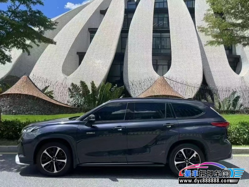 22年丰田皇冠轿车抵押车出售