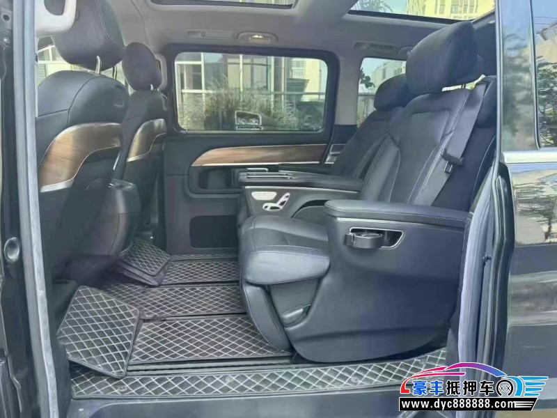 21年奔驰V轿车抵押车出售