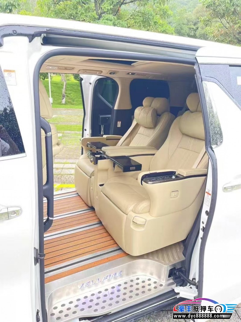 22年丰田威尔法轿车抵押车出售