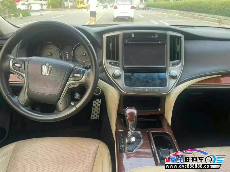 16年丰田皇冠轿车抵押车出售