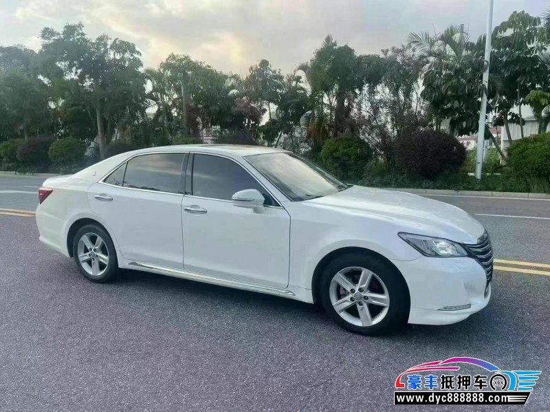 16年丰田皇冠轿车抵押车出售