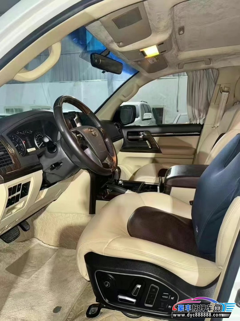 17年丰田兰德酷路泽（陆巡）轿车抵押车出售