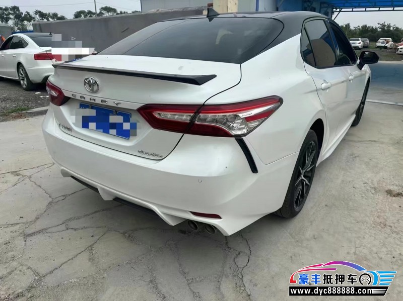 22年丰田凯美瑞轿车抵押车出售