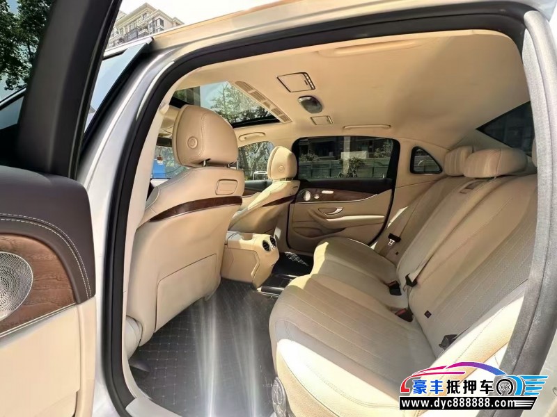 17年奔驰E轿车抵押车出售