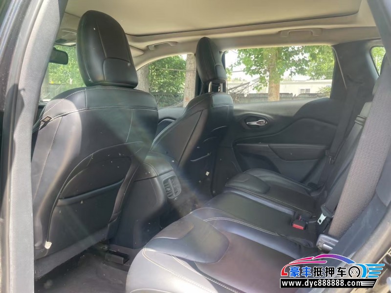 17年Jeep自由光SUV抵押车出售