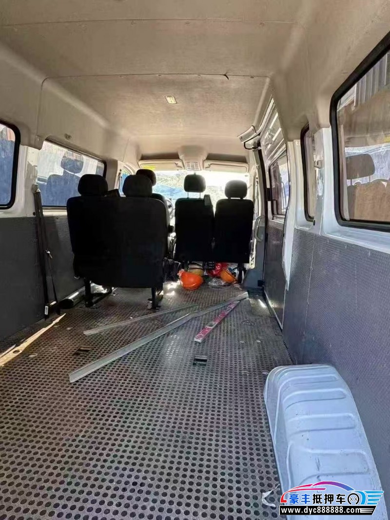 22年上汽大通V80轿车抵押车出售