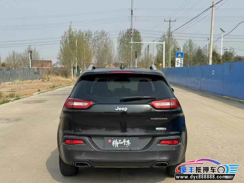 17年Jeep自由光轿车抵押车出售