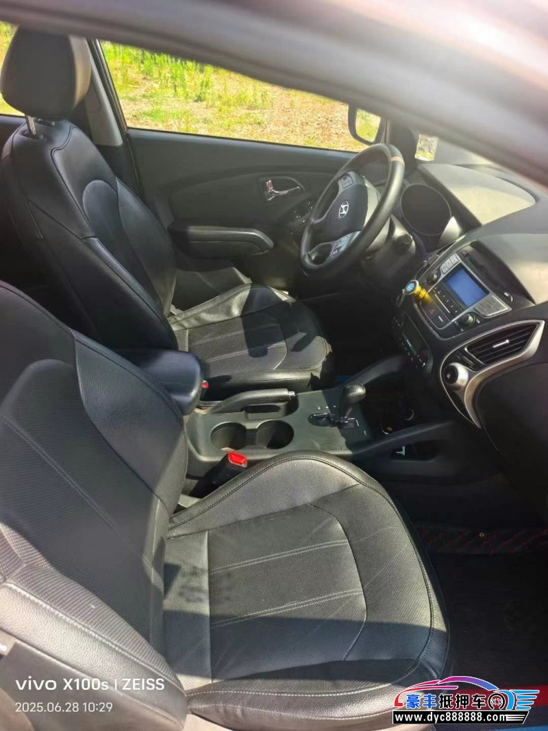 16年现代ix35轿车抵押车出售