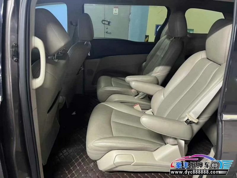 16年别克GL8轿车抵押车出售