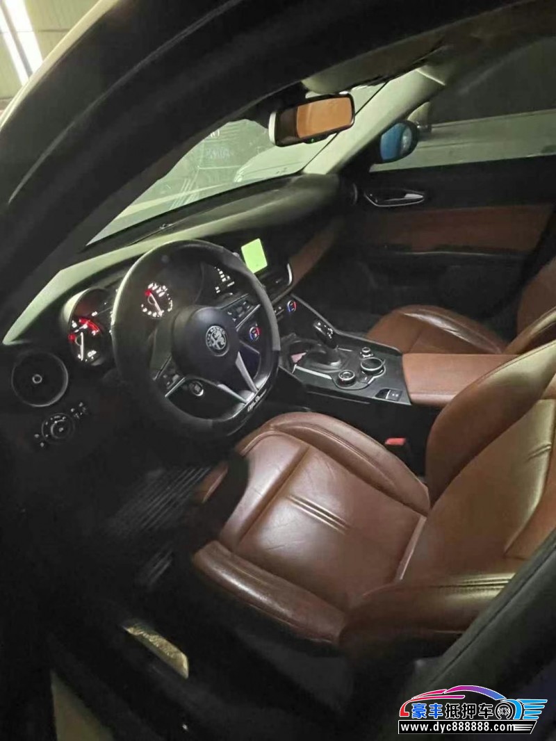 19年阿尔法·罗密欧Giulia轿车抵押车出售