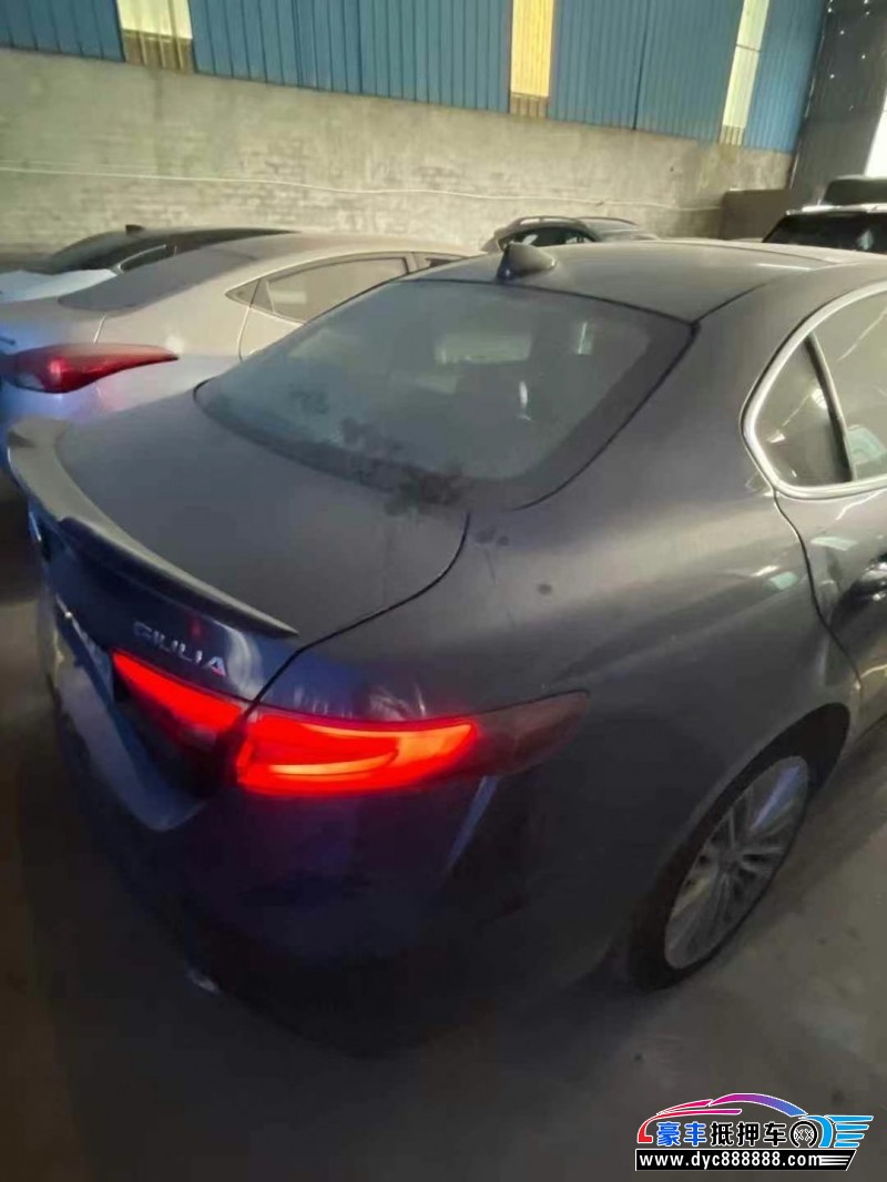 19年阿尔法·罗密欧Giulia轿车抵押车出售