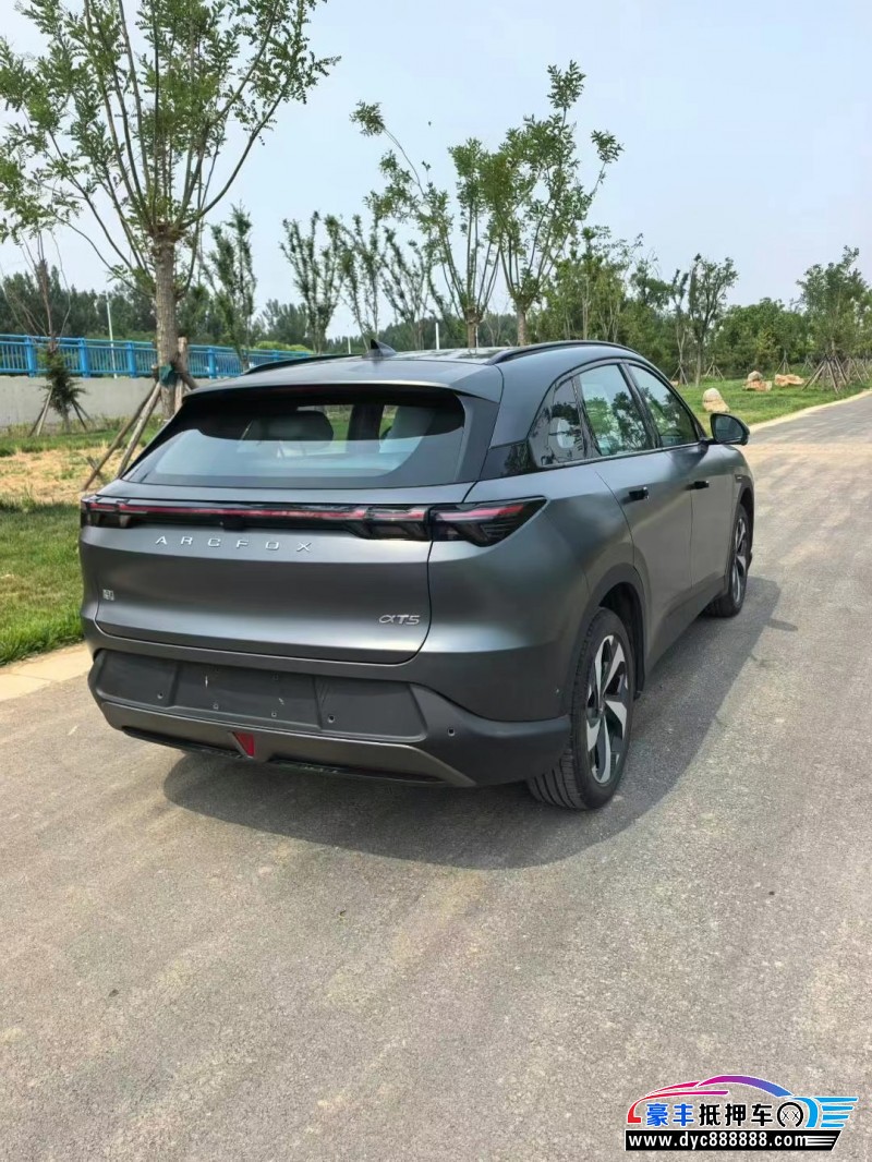 25年极狐阿尔法T轿车抵押车出售