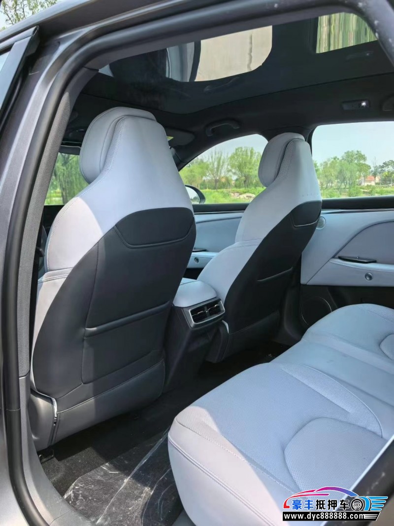 25年极狐阿尔法T轿车抵押车出售