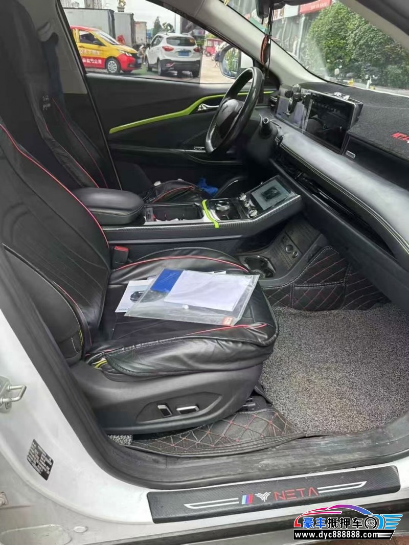 23年哪吒U轿车抵押车出售