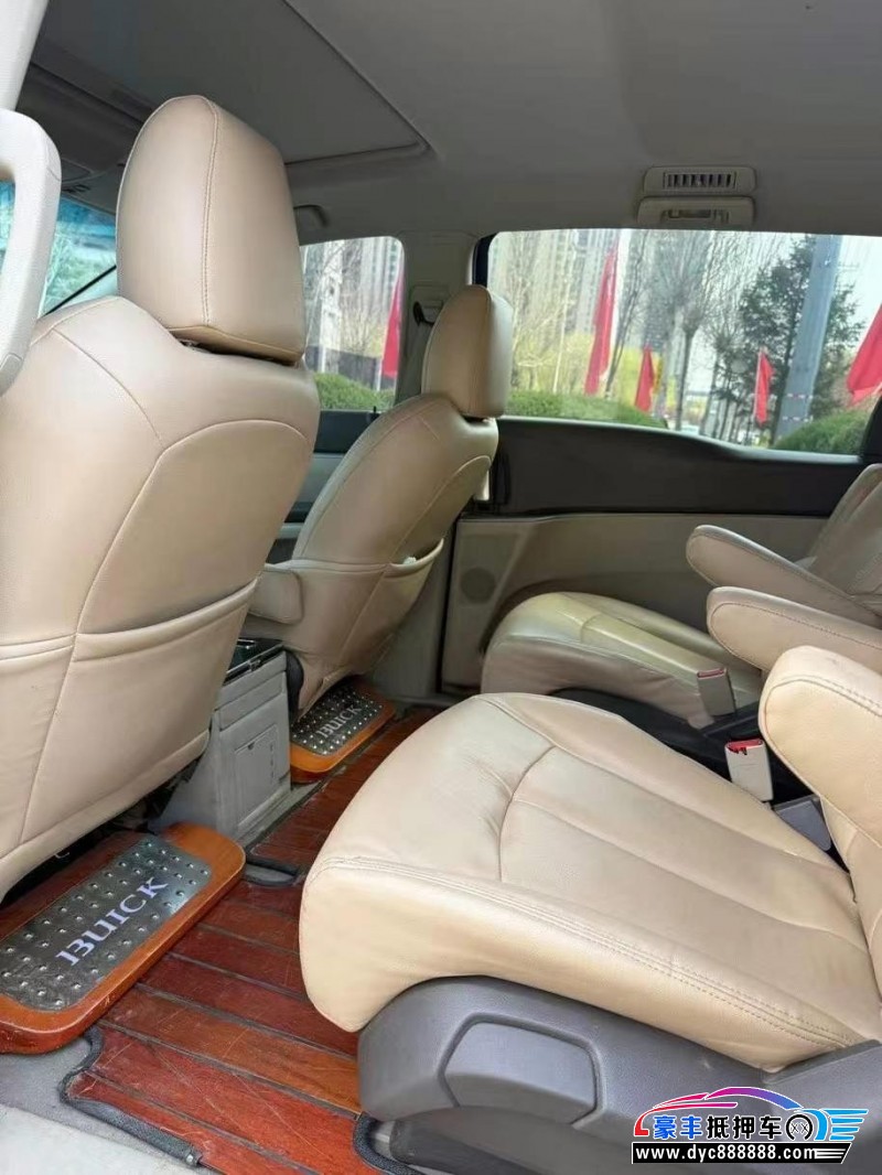 12年别克GL8轿车抵押车出售