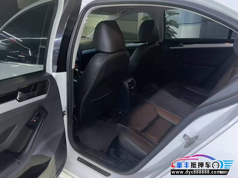 17年大众速腾轿车抵押车出售