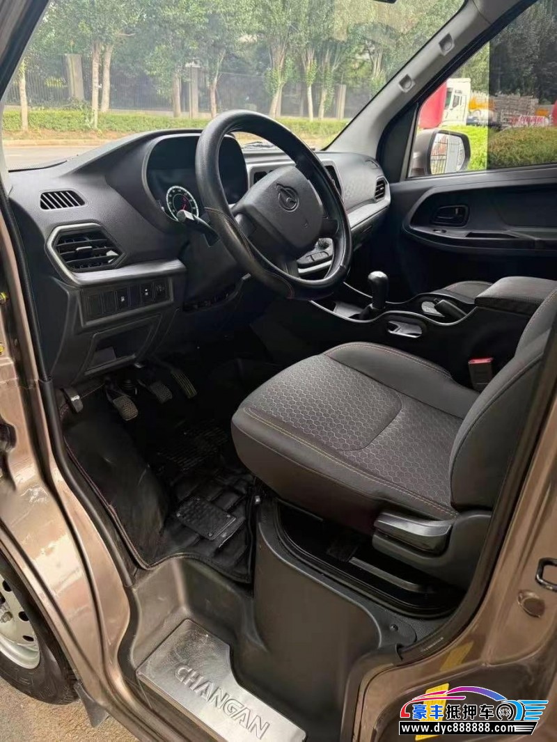 24年长安睿行轿车抵押车出售