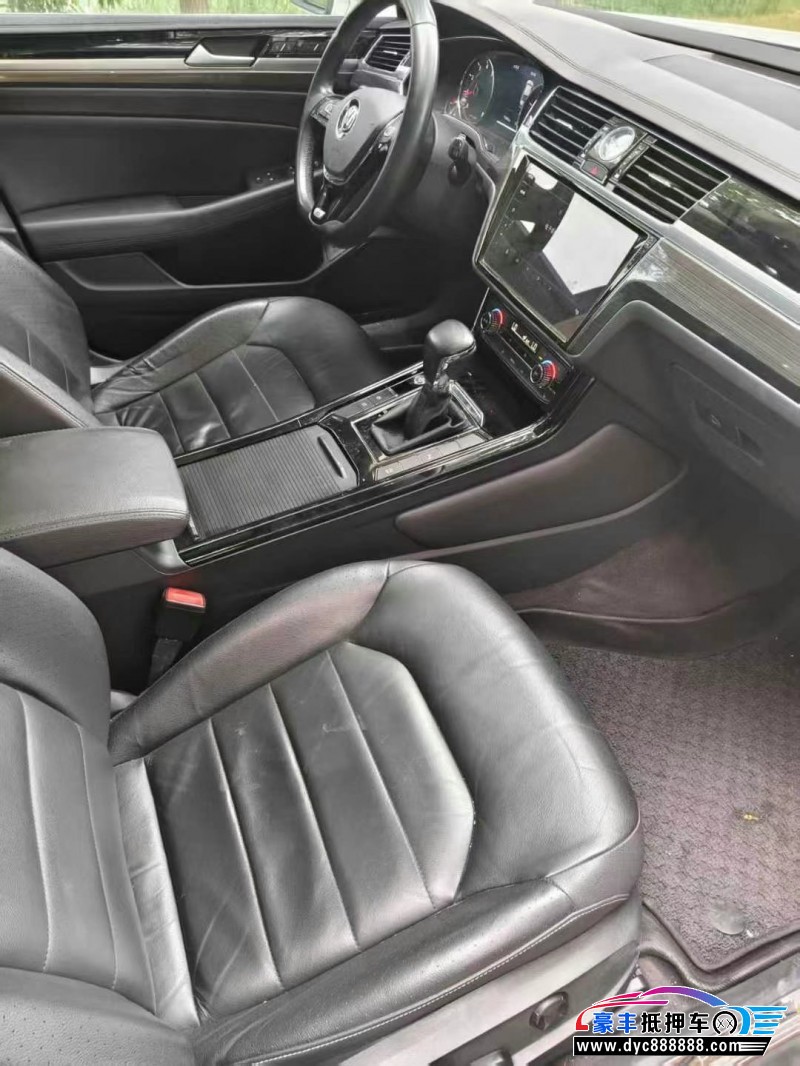 17年大众辉昂轿车抵押车出售