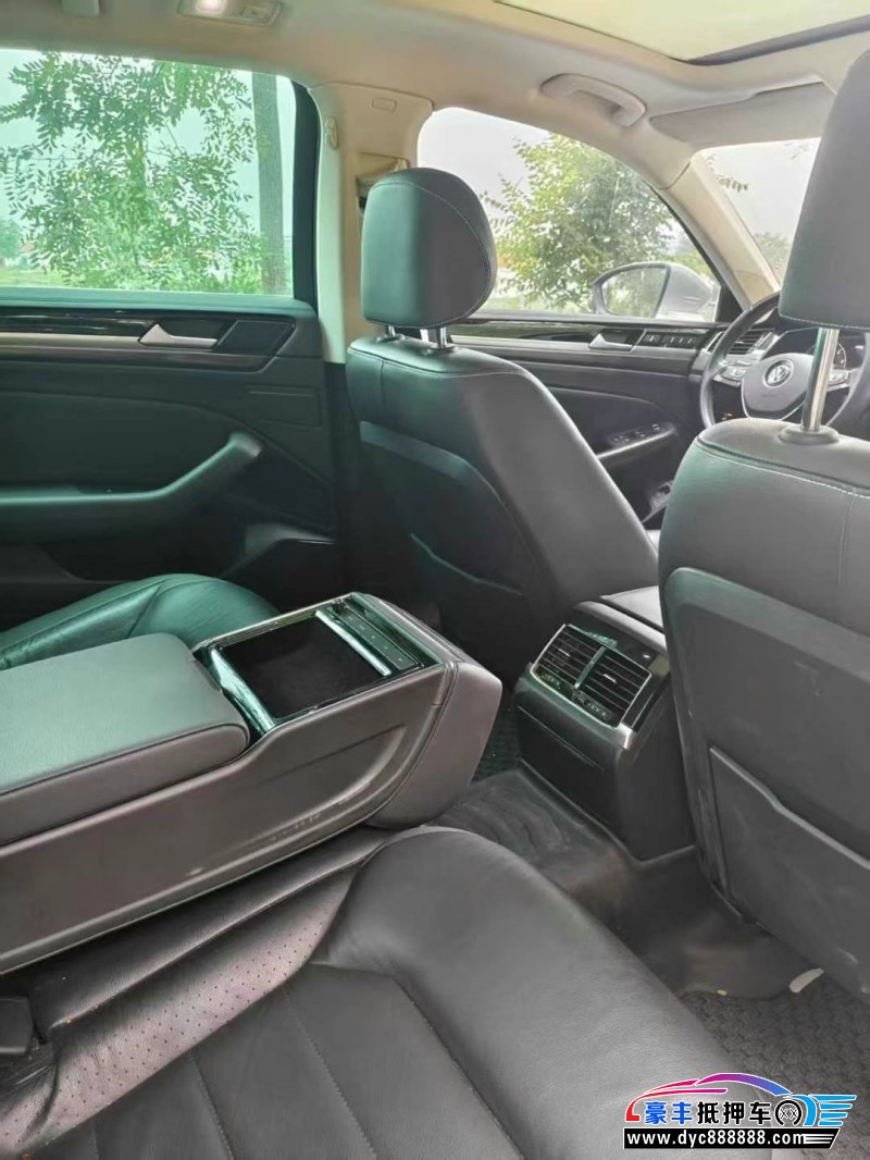 17年大众辉昂轿车抵押车出售