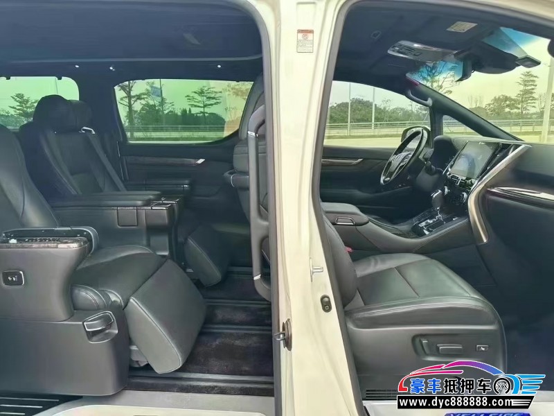 20年丰田威尔法轿车抵押车出售