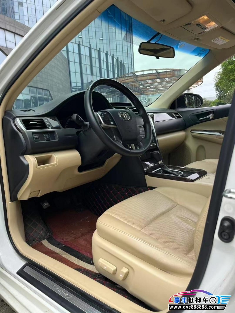 17年丰田凯美瑞轿车抵押车出售