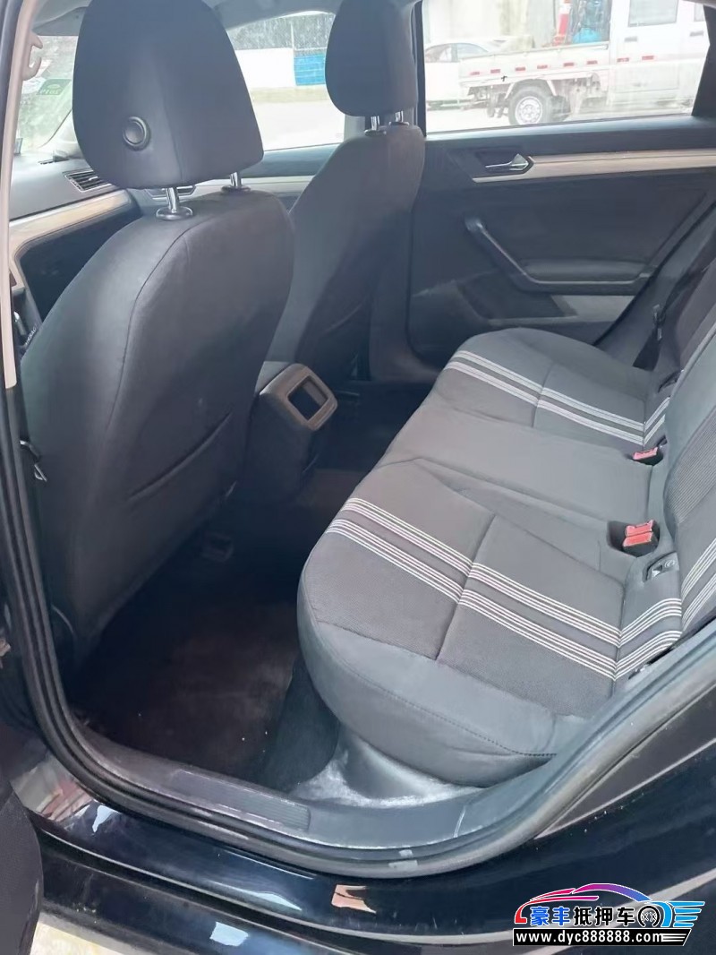 15年大众凌渡轿车抵押车出售