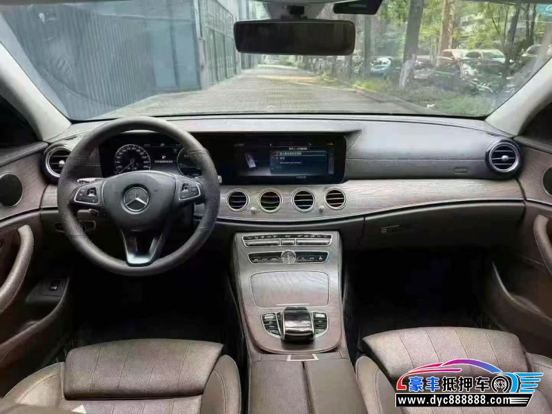 17年奔驰E轿车抵押车出售