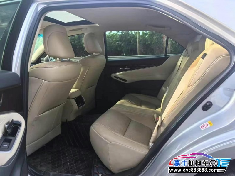 19年丰田皇冠轿车抵押车出售