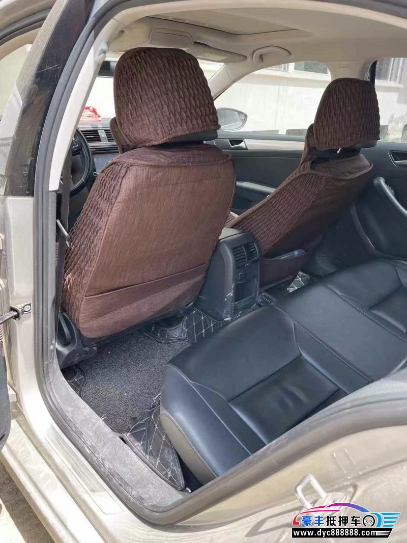 15年大众速腾轿车抵押车出售