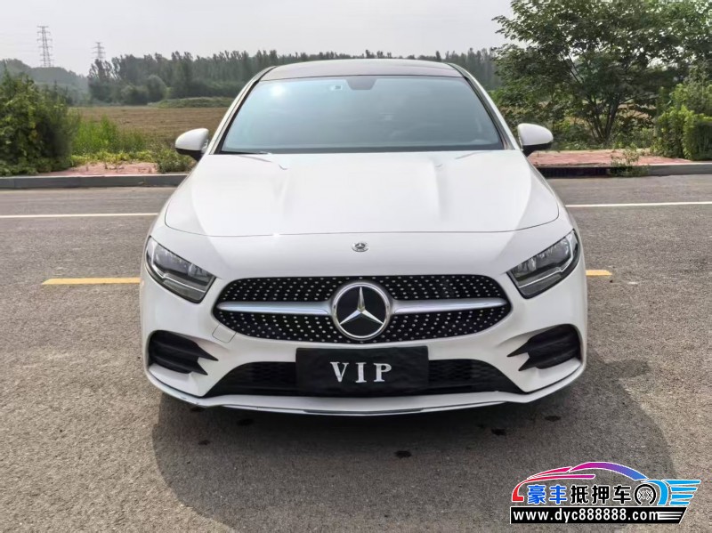 22年奔驰A轿车抵押车出售