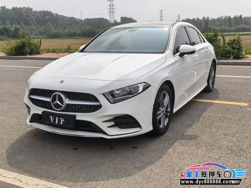 22年奔驰A轿车抵押车出售