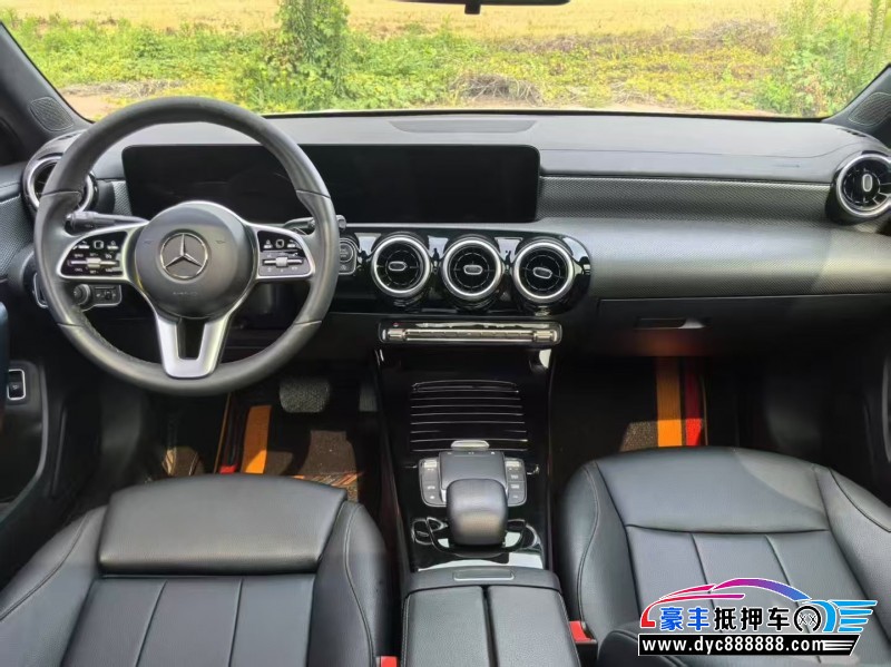 22年奔驰A轿车抵押车出售