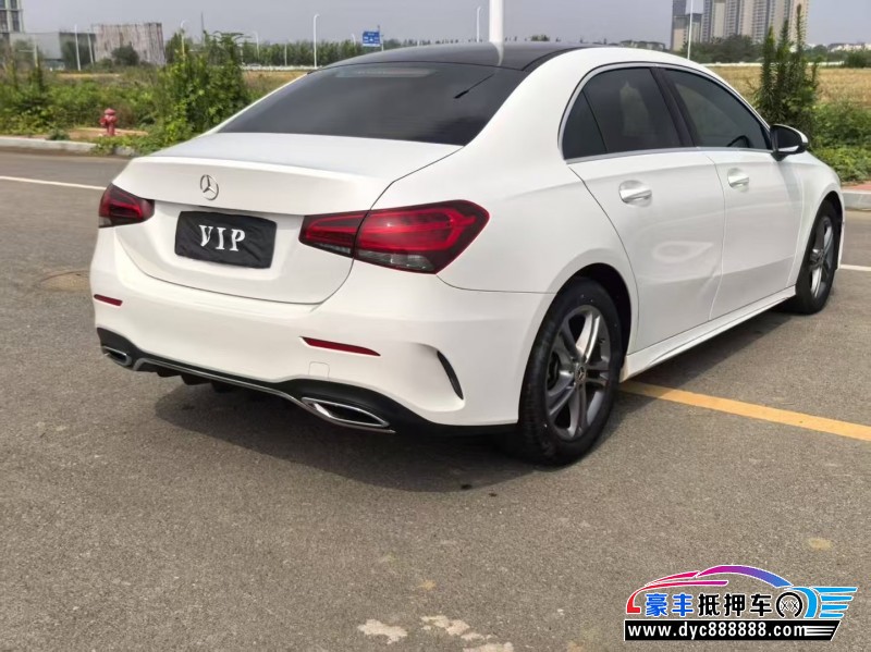 22年奔驰A轿车抵押车出售