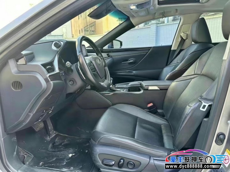 18年雷克萨斯ES轿车抵押车出售