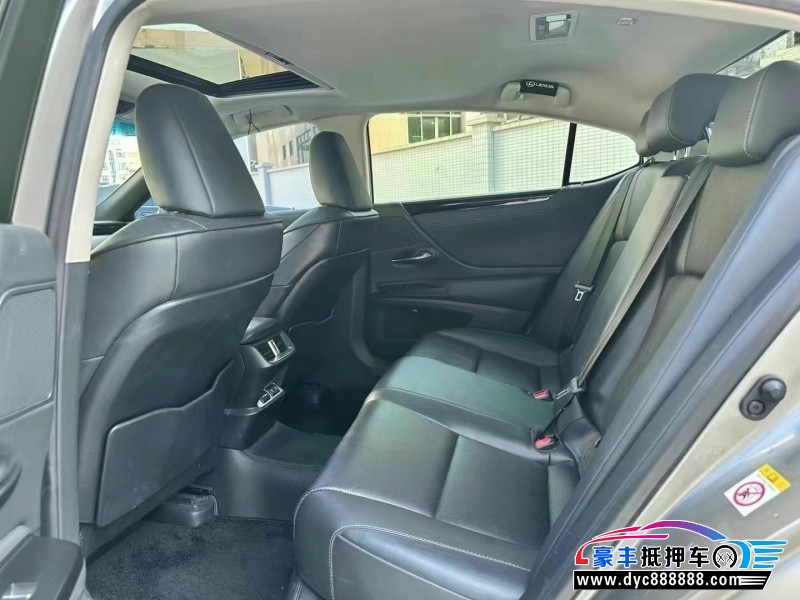 18年雷克萨斯ES轿车抵押车出售