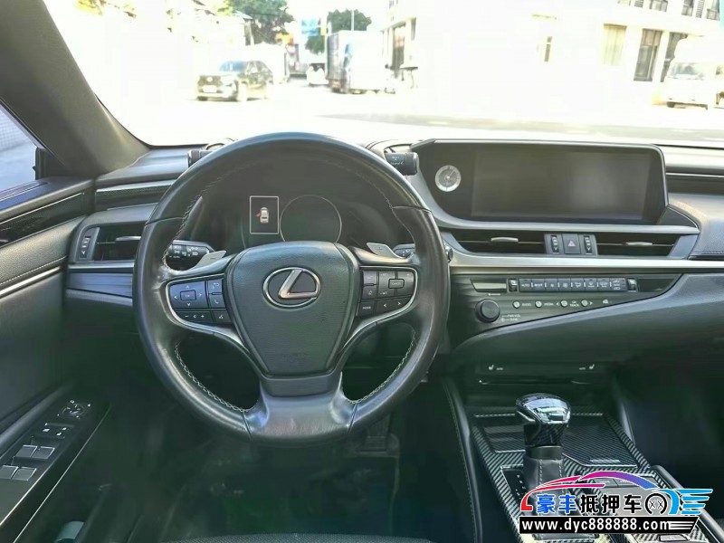 18年雷克萨斯ES轿车抵押车出售