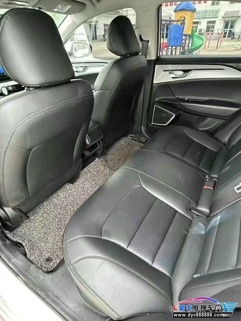 24年吉利几何轿车抵押车出售