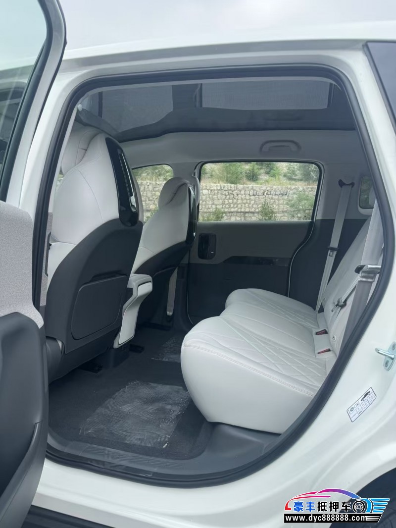 25年极狐考拉轿车抵押车出售