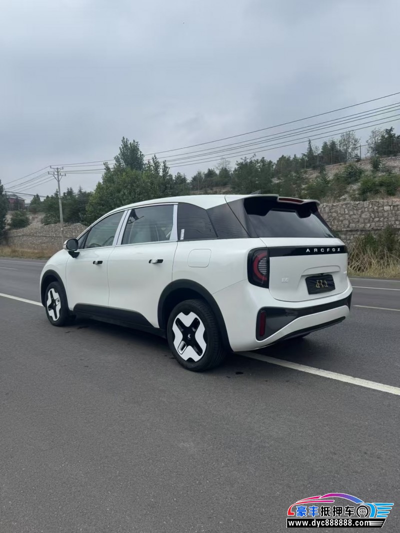 25年极狐考拉轿车抵押车出售