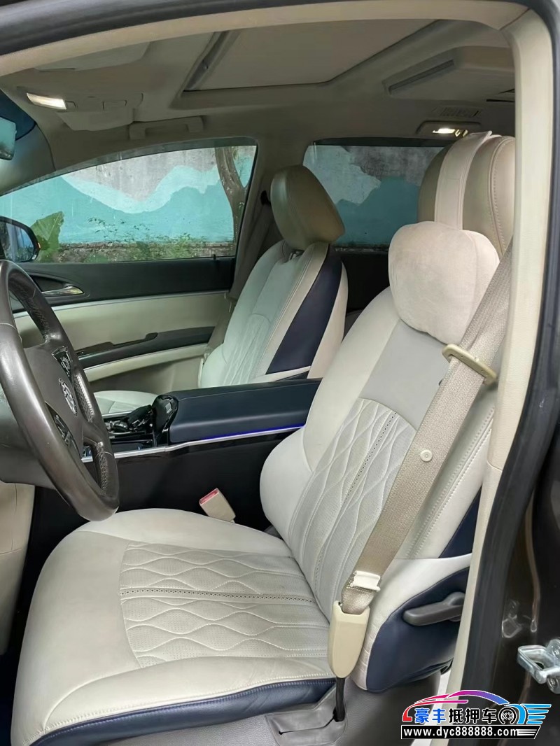 13年别克GL8轿车抵押车出售