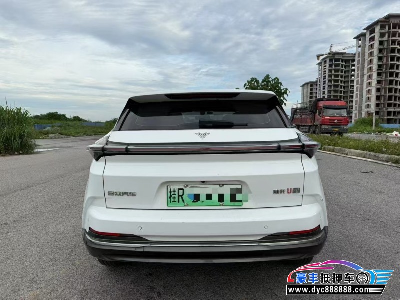 23年哪吒U轿车抵押车出售