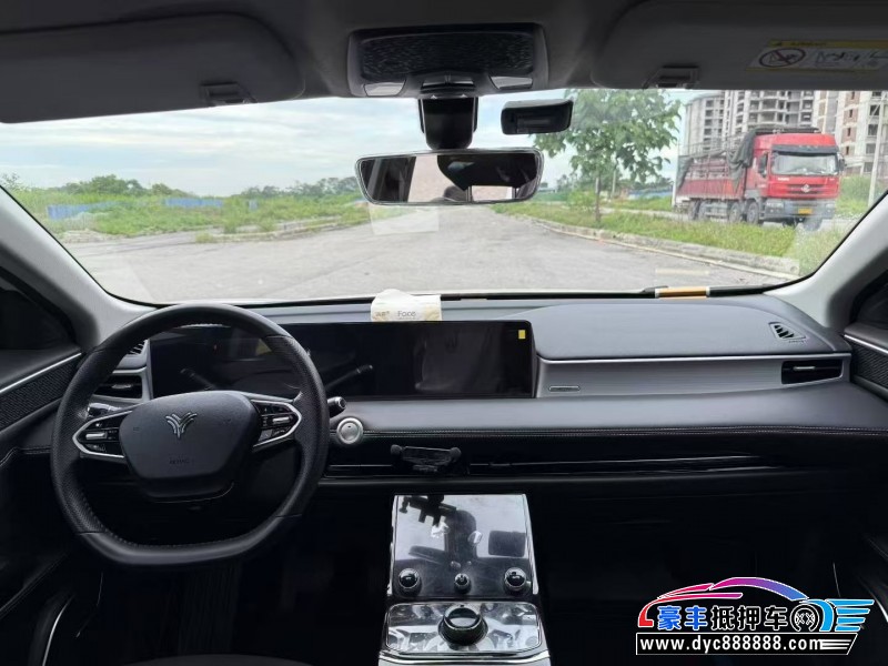 23年哪吒U轿车抵押车出售