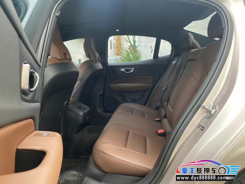 24年沃尔沃S60轿车抵押车出售