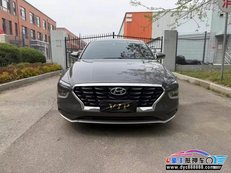 抵押车出售21年现代名图轿车