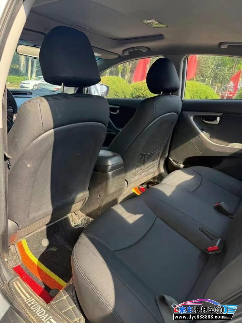 16年现代朗动轿车抵押车出售