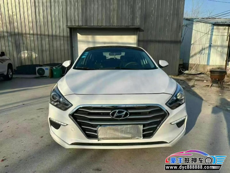 抵押车出售17年现代名图轿车