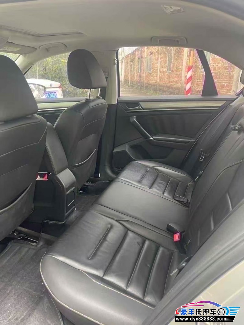 16年大众宝来轿车抵押车出售