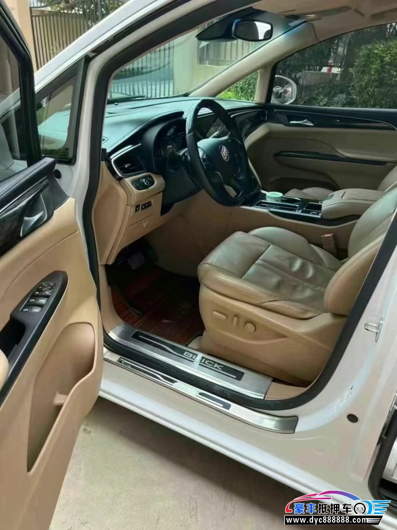 17年别克GL8轿车抵押车出售